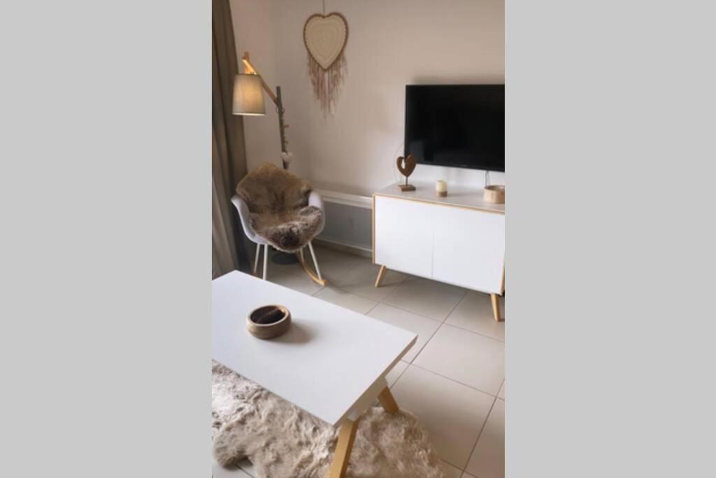 Appartement De Charme Dans Residence Avec Piscine La Joue Du Loup Saint-Étienne-en-Dévoluy Zewnętrze zdjęcie