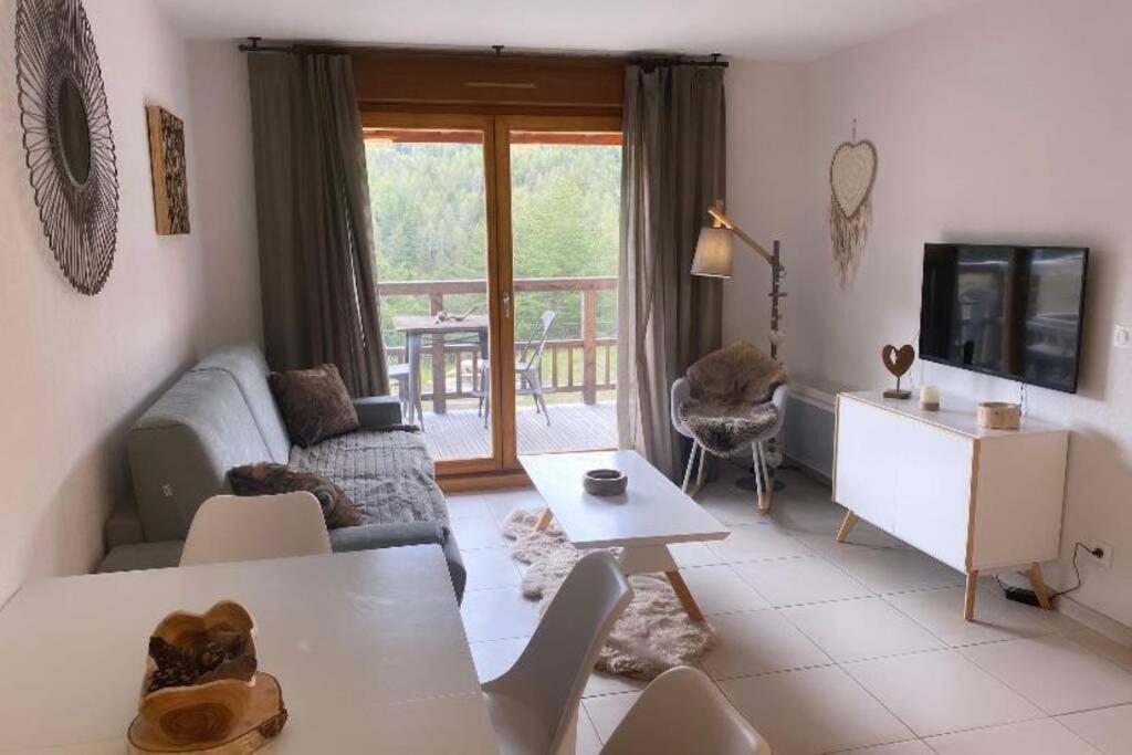 Appartement De Charme Dans Residence Avec Piscine La Joue Du Loup Saint-Étienne-en-Dévoluy Zewnętrze zdjęcie