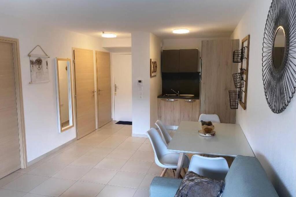 Appartement De Charme Dans Residence Avec Piscine La Joue Du Loup Saint-Étienne-en-Dévoluy Zewnętrze zdjęcie